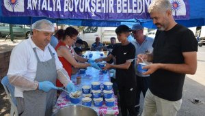 Büyükşehir aşure ikramına devam ediyor