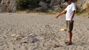 Caretta yuvasının üzerinde mangal yakan 3 kişiden 2'si tespit edildi