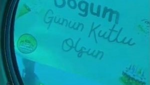 Deniz altında sürpriz doğum günü