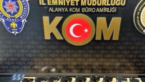 Durdurulan araçtan 10 tabanca çıktı