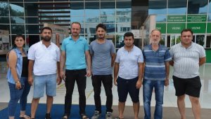 Duvarlarında çatlaklar oluşan binada oturanlar, belediyeden yardım istedi