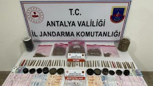 Jandarma, uyuşturucu satıcısını kıskıvrak yakaladı