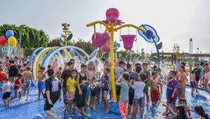 Kepezli çocuklara Kent Meydanı'nda su parkı