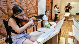 Muratpaşalı çocuklar sanatla iç içe