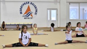 Muratpaşalı çocuklar sporla mutlu