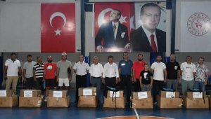 Spor kulüplerine malzeme yardımı