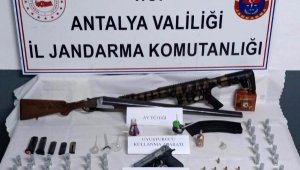 Şüphelilerin evi silah deposu çıktı