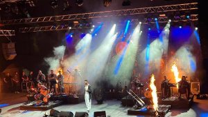 Tan Taşçı, kaza sonrası Antalya'da konser verdi