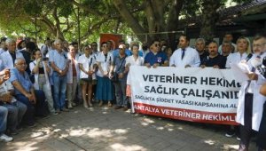 Yakalarına siyah kurdele takan veteriner hekimler iş bıraktı