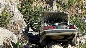 Alanya'da araç uçurumdan düştü; 1 yaralı
