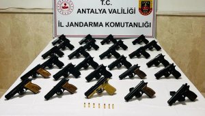 Antalya'da silah ticareti yapan 3 kişi tutuklandı