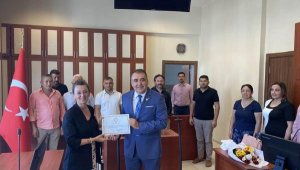 Başkan Üstünmet mazbatasını aldı