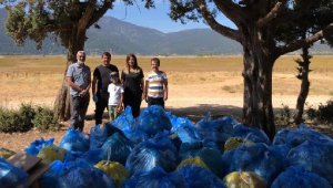Can çekişen Avlan Gölü'nü temizlediler
