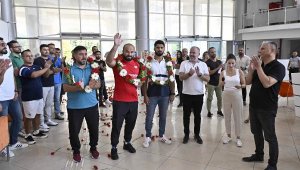 İlk şampiyon Orhan Okulu'ya coşkulu kutlama
