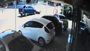 Kazada savrulan otomobilin çarptığı 11 yaşındaki Ahmet, öldü