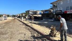 Kemer'de yol ve kaldırım çalışmaları