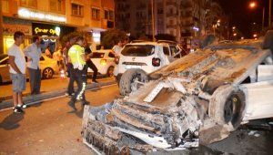Önce yayaya ardından elektrik trafosuna çarpıp takla attı