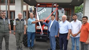 Serik'te 13'üncü traktör sahibine teslim edildi