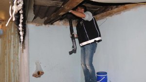 Suntadan tavana gizlenmiş tüfek ele geçirildi