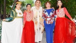 Uygur kadınlar kültürlerini tanıttı