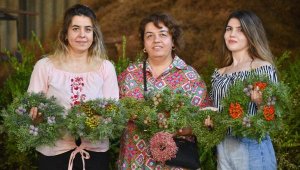 20 ülkeye ihraç edilen 'Noel çelengi' mesaisi başladı