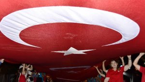300 metrelik bayrakla Cumhuriyete Saygı Yürüyüşü