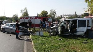 Ailesini havalimanına bırakıp dönerken kazada yaralandı