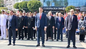 Alanya'da çelenk sunma töreni