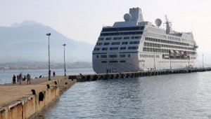 Alanya'ya gemiyle 392 ABD'li turist geldi