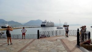 Alanya'ya gemiyle 393 turist geldi