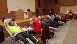 Antalya Polisi'den Kızılay'a kan bağışı