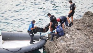 Antalya'da falezlerdeki kayalıkta kadın cesedi bulundu