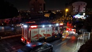 Antalya'da 2 katlı ahşap ev alev alev yandı; patlama ve panik anları kamerada