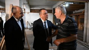 Başkan Böcek, yangından zarar gören esnafı ziyaret etti