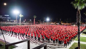 Cumhuriyet'in 100'üncü yılına fener alaylı kutlama