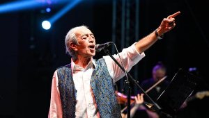 Edip Akbayram, Demre'de coşturdu