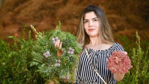 Kadınlar, 'orman çöpü' ile 70 ülkeyi süslüyor