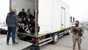 Kamyonda 51 kaçak göçmen yakalandı