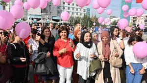 Kanser farkındalığı için pembe balon uçurdular