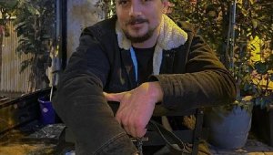 Motosikletiyle refüje çarpan sürücü öldü