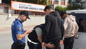 Polis okul önlerinde denetim gerçekleştirdi