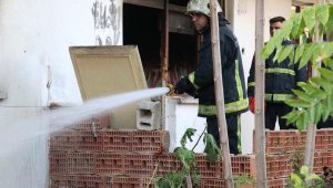 Tek katlı metruk ev yandı