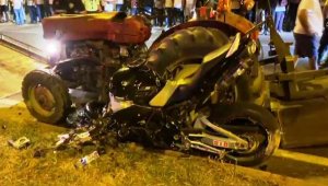 Traktörle çarpışan motosikletli öldü