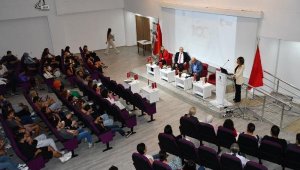 Üniversitede 'Yüz Yıllık Çınar: Cumhuriyet' konuşuldu