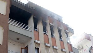 Yanan evdeki kadını kuryeler kurtardı; köpekleri ile yangından kaçtılar
