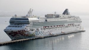 1753 turistin bulunduğu kruvaziyer, Alanya'ya demirledi