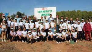 '100. Yıl Cumhuriyet Ormanı'nda fidan dikildi