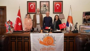 'Sakin Şehir' Finike, 'Turuncu Köy' ile örnek olacak