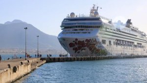 ABD'li turistler gemiyle Alanya'ya geldi