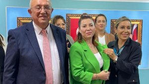 Ak Parti'de katılım ve aday tanıtım toplantısı
